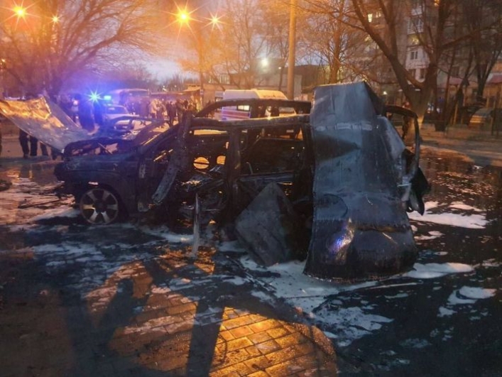  14 марта  во дворе дома №48 на улице Героев Украины взорвали автомобиль известного коллаборанта